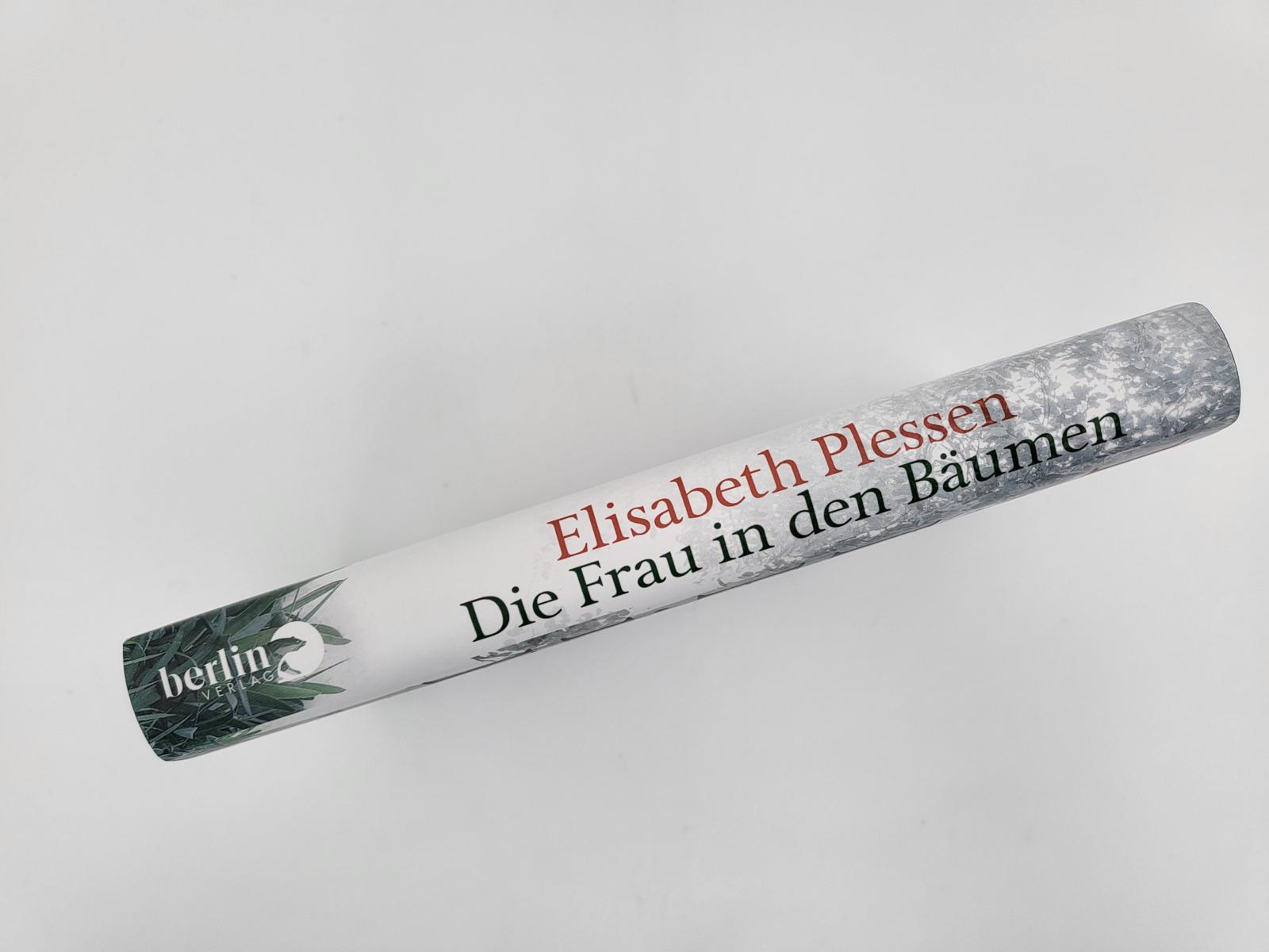 Die Frau in den Bäumen